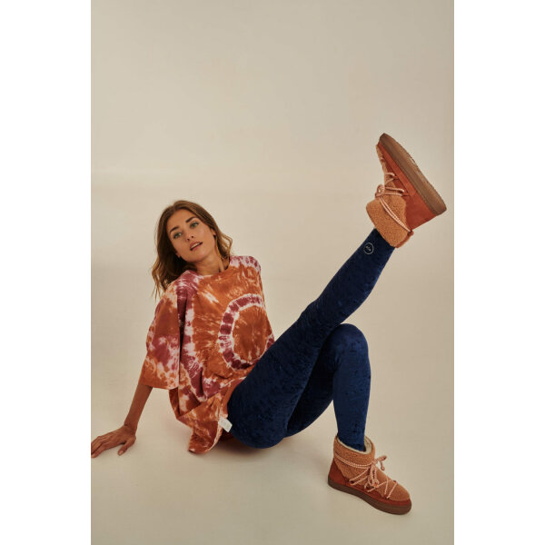 PCPClothing_TieDyeCinnamon_Tshirt_Women_VanessaVelvet_DarkBlue-900x1350 PCP Vanessa Βελούδινο Μπλε Κολάν - Image 2