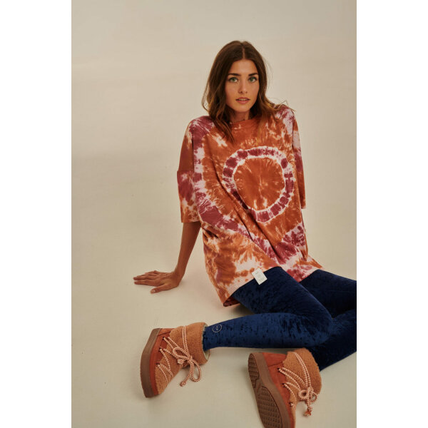 PCPClothing_TieDyeCinnamon_Tshirt_Women_VanessaVelvet_DarkBlue2-900x1350 PCP Vanessa Βελούδινο Μπλε Κολάν - Image 1