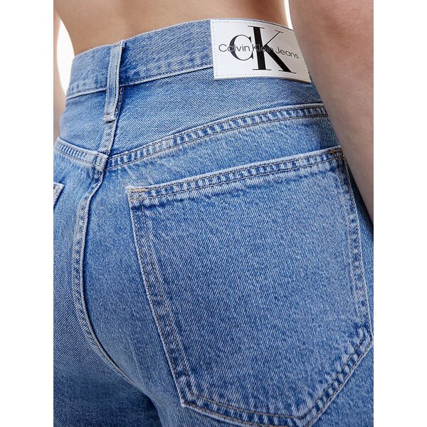 J20J218494_1A4_alternate3 Calvin Klein Mid Length Mom Short Σορτς J20J218494 1A4 - Image 4