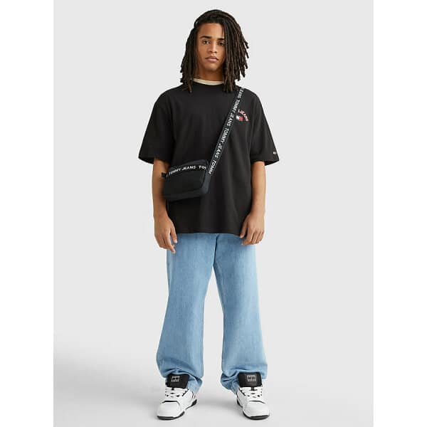 AM0AM10898_BDS_alternate4 Ανδρική Τσάντα TOMMY JEANS ESSENTIAL CAMERA BAG AM0AM10898 Μαύρο - Image 5