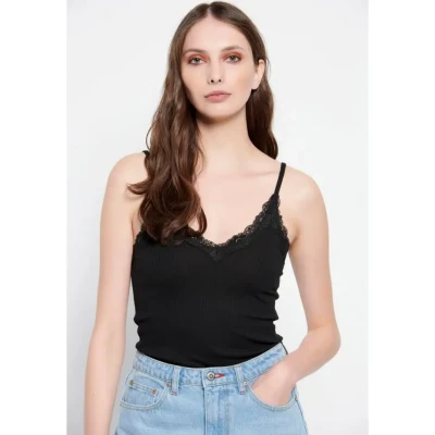 Γυναικείο τοπ με τιράντες σε ύφανση rib Μαύρο FUNKY BUDDHA FBL007-112-04