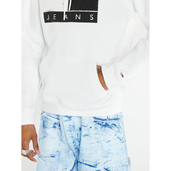 fixedratio_20230721093441_cae6d9e4 Ανδρική Φούτερ TOMMY JEANS DM0DM17911 REG FLAG SPRAY Λευκό - Image 2