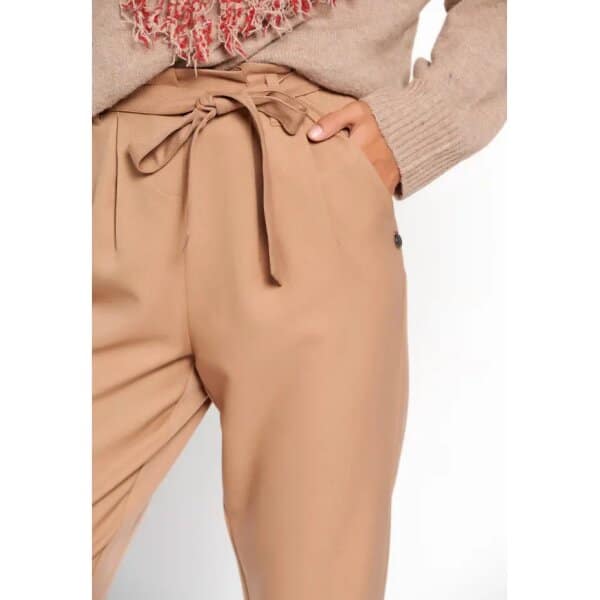 FBL008-110-02_BROWN_SUGAR_3 Γυναικείο casual παντελόνι με ζώνη Μπέζ FUNKY BUDDHA  FBL008-110-02 - Image 3