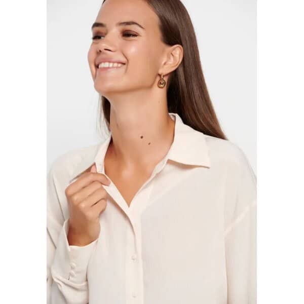 FBL008-111-05_SUGAR_3 Γυναικείο μονόχρωμο πουκάμισο Εκρού FBL008-111-05 FUNKY BUDDHA - Image 3
