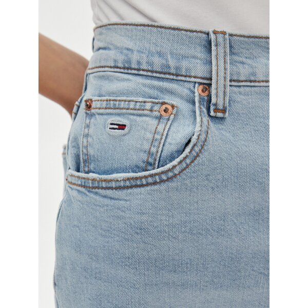 tommy-jeans-tzin-sortsakia-dw0dw17645-mple-mom-fit-0000303431525 (3) ΓΥΝΑΙΚΕΙΟ ΜΠΛΕ JEANS MOM FIT SHORTS TOMMY JEANS DW0DW17645 - Image 3