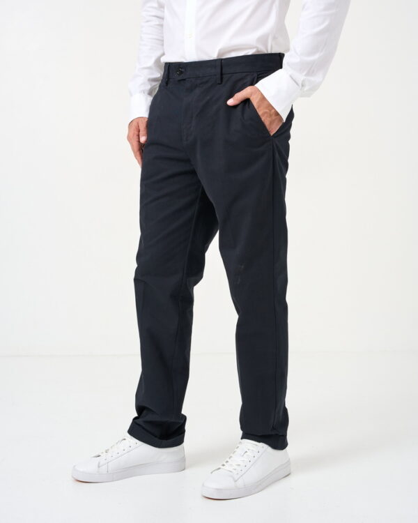 1505302-5-look-fv-1.jpg Ανδρικό Παντελόνι GANT SLIM COTTON SLACK 1505302 Μαύρο - Image 1