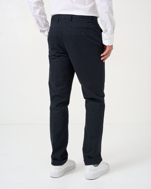 1505302-5-model-bv-1.jpg Ανδρικό Παντελόνι GANT SLIM COTTON SLACK 1505302 Μαύρο - Image 3