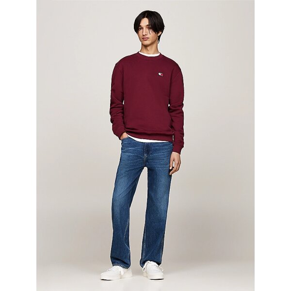 DM0DM17986_VLP_alternate1 - Αντιγραφή Ανδρική Μπλούζα Φούτερ TOMMY JEANS REG BADGE CREW DM0DM17986 Μπορντώ - Image 3