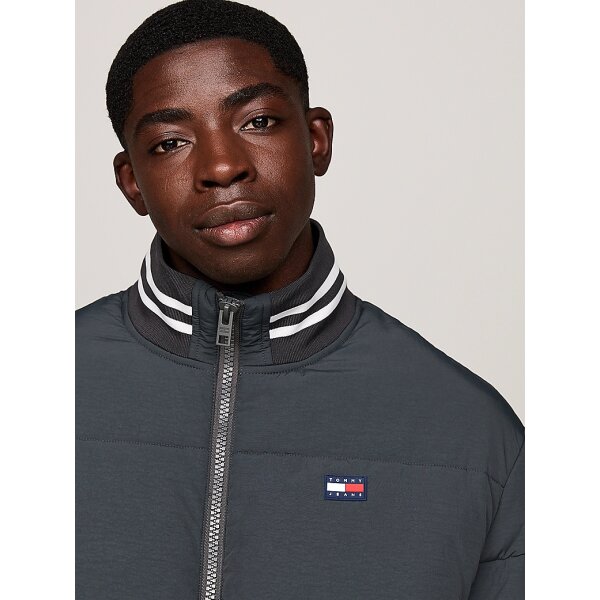 DM0DM19640_PUB_alternate2 Ανδρικό Μπουφάν TOMMY JEANS VARSITY TRANSITIONAL PUFFER DM0DM19640 Γκρί - Image 3