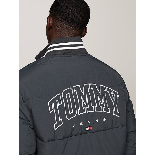 DM0DM19640_PUB_alternate3 Ανδρικό Μπουφάν TOMMY JEANS VARSITY TRANSITIONAL PUFFER DM0DM19640 Γκρί - Image 4