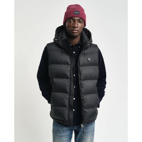 time__1718629505__202403-7006454-005-model-fv-1 Ανδρικό Γιλέκο GANT ACTIVE CLOUD VEST 7006454 Μαύρο - Image 1