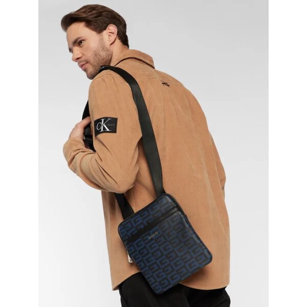 tsantaki-guess-escape-cg-hmescg-p2358-blu (5) Ανδρικό Τσαντάκι Escape Σκούρο μπλε GUESS HMESCGP2358-BLU - Image 6