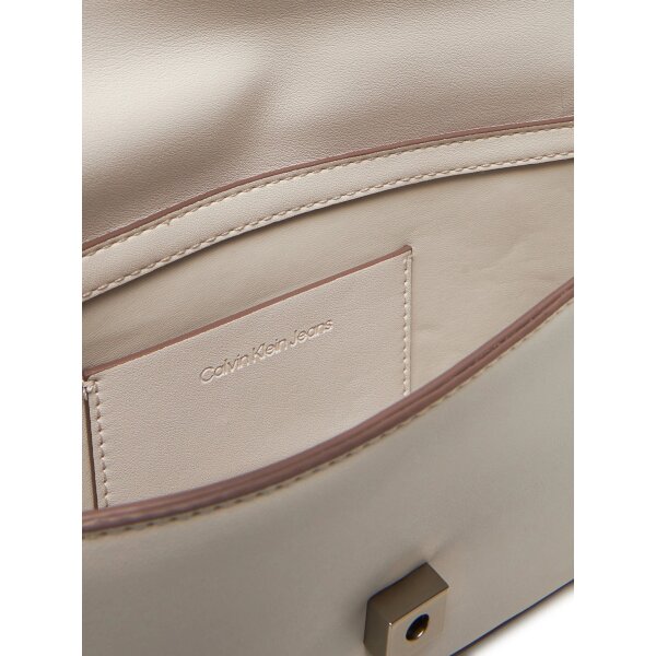 ΓΥΝΑΙΚΕΙΑ ΤΣΑΝΤΑ SCULPTED FLAP SHOULDER POUCH25 CALVIN KLEIN LV04K3148G-WGY - Image 4
