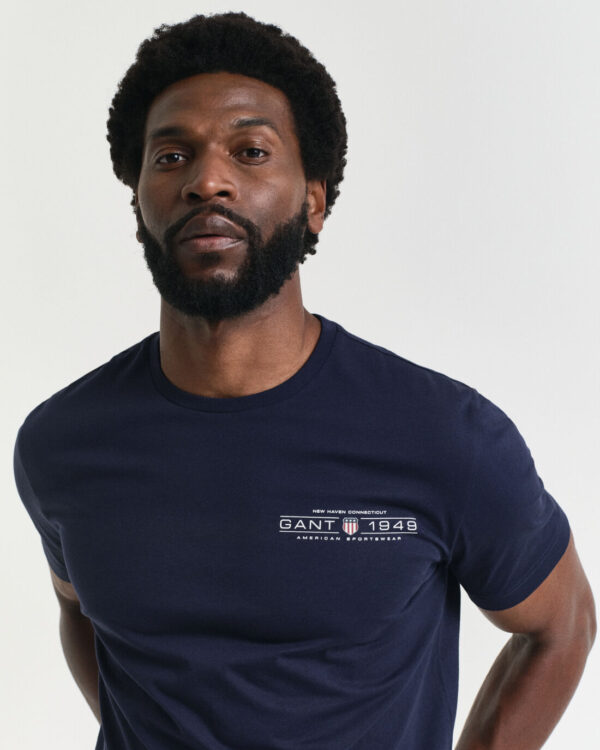 time__1737117316__202501-2044017-433-crmodel-fv-1 Ανδρική Μπλούζα GANT PRINTED GRAPHIC SS 2044017 Μπλε - Image 5