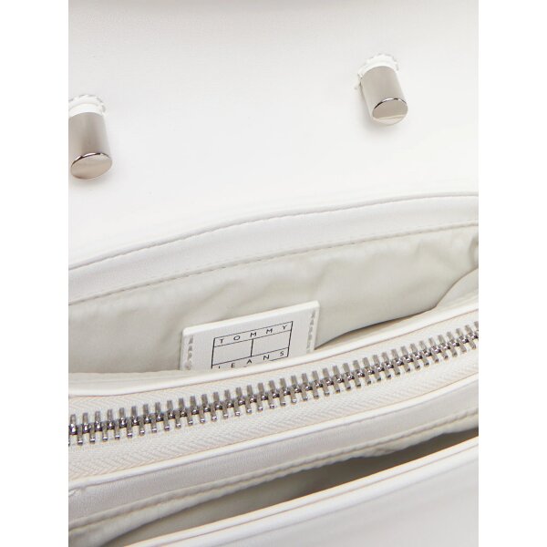 tommy-jeans-tsanta-tjw-american-cool-flap-crossover-aw0aw17296-leuko-8720638745945 (3) ΓΥΝΑΙΚΕΙΑ ΤΣΑΝΤΑ AMERICAN COOL FLAP CROSSOV TOMMY JEANS AW0AW17296-YBH - Image 4