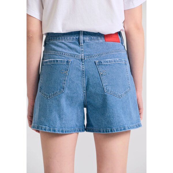 Γυναικείο τζιν σορτς με ελαφρύ ξεθώριασμα FUNKY BUDDHA FBL011-163-03 - Image 5