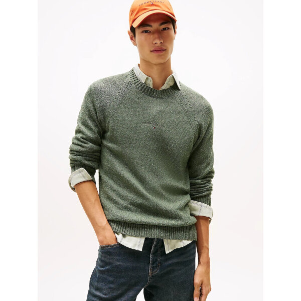 20250910011924_tommy_hilfiger_poulover_prasino_dm0dm22097_mrh - Αντιγραφή ΑΝΔΡΙΚΟ ΠΟΥΛΟΒΕΡ TJM SLIM LINEAR RAGLAN SWEATER TOMMY JEANS DM0DM22097-MRH - Image 1