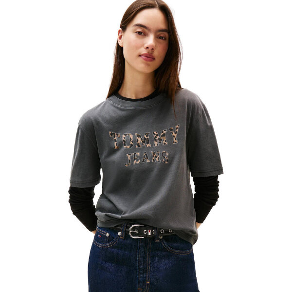 20250912121806_tommy_hilfiger_gynaikeio_t_shirt_animal_print_anthraki_dw0dw21957_bds ΓΥΝΑΙΚΕΙΟ TJW BXY LEOPARD VARSITY TEE TOMMY JEANS DW0DW21957-BDS - Image 1