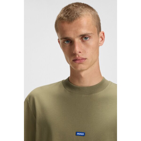 hbeu50509991_345_340 Ανδρική μπλούζα κοντό μανίκι Regular-fit cotton-jersey with blue logo patch 50509991 χακί - Image 3