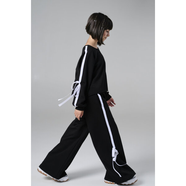 zbOjKVkAAqnaGrQrz7eYB0F4gwwD6zzo-scaled Σετ Φούτερ Φόρμα με κορδέλες Μάυρο 4-16 ΕΤΩΝ Melin Rose - Image 6