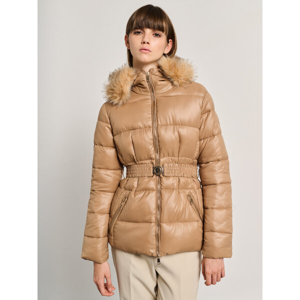 65-003.054.Ν9981-2-1200x1600 Γυναικείο Κοντό Μπουφάν Με Κουκούλα Και Γούνα Staff Gallery 65-003.054.Ν9981 - Image 1